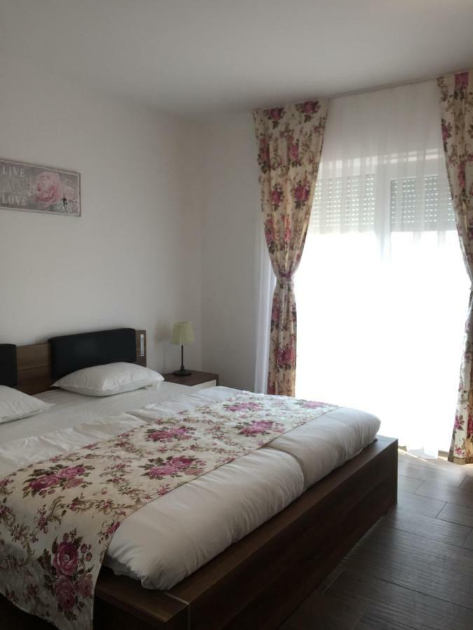 Villa Residence Sînmartin Екстериор снимка