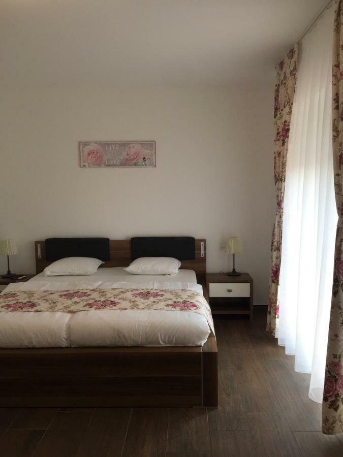 Villa Residence Sînmartin Екстериор снимка