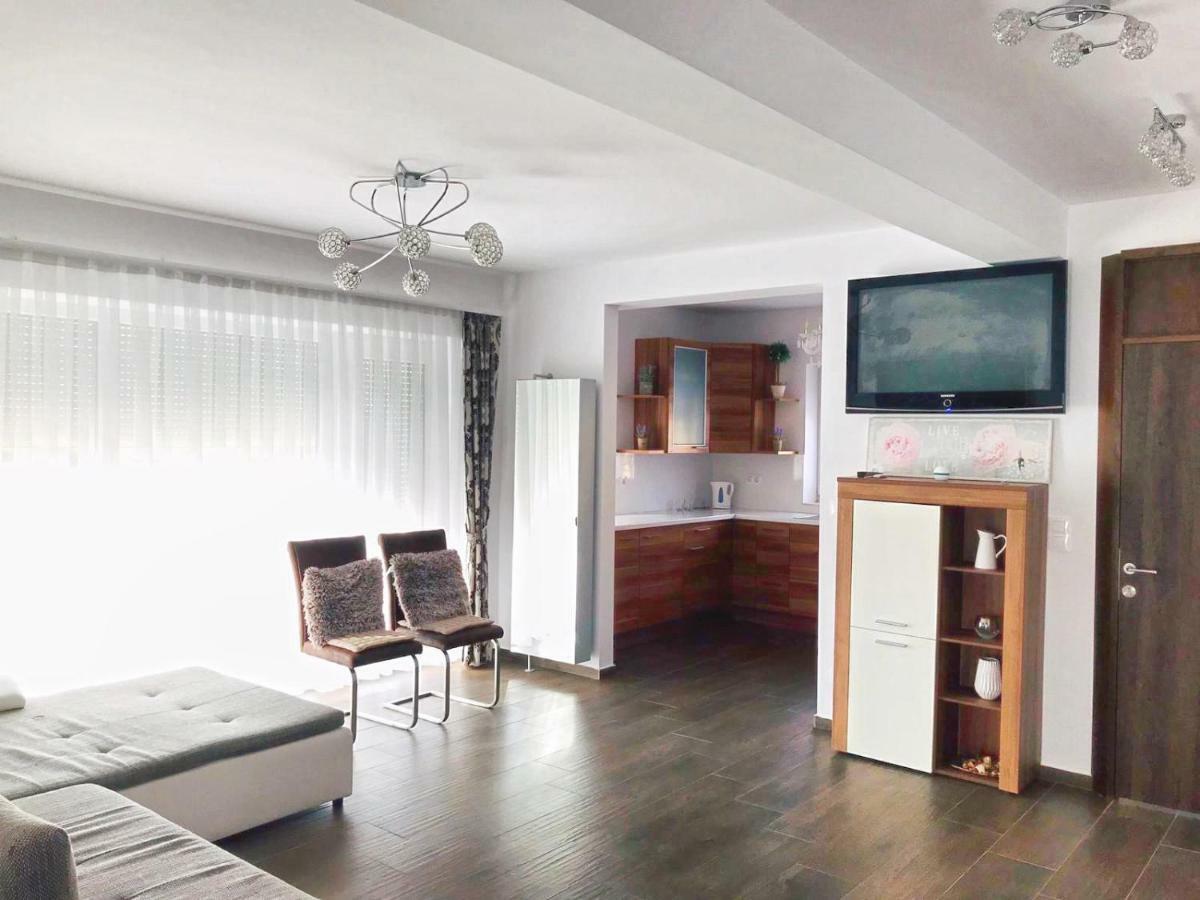 Villa Residence Sînmartin Екстериор снимка
