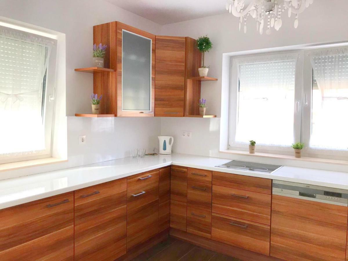 Villa Residence Sînmartin Екстериор снимка