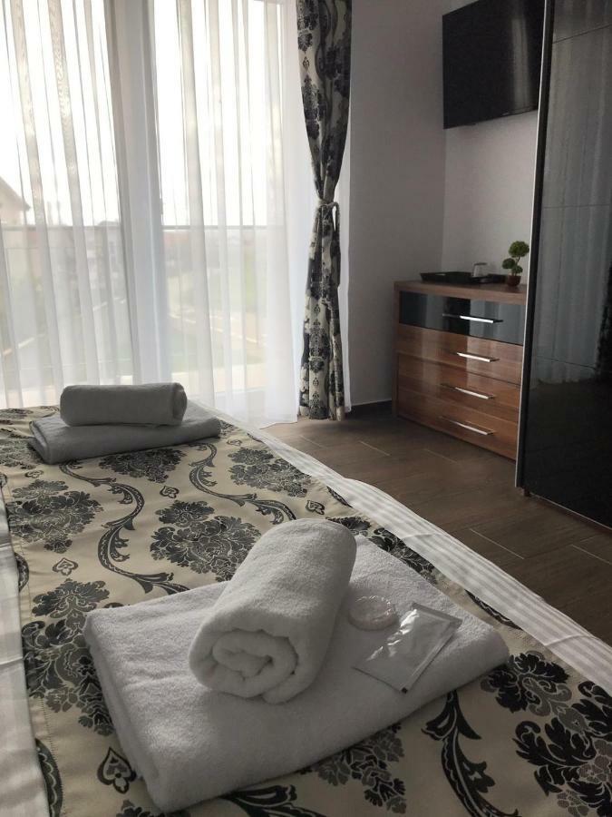 Villa Residence Sînmartin Екстериор снимка